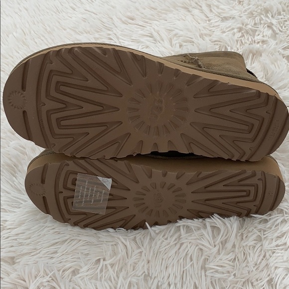 UGG classic mini 2 genuine shearling lined boots - Picture 6 of 8